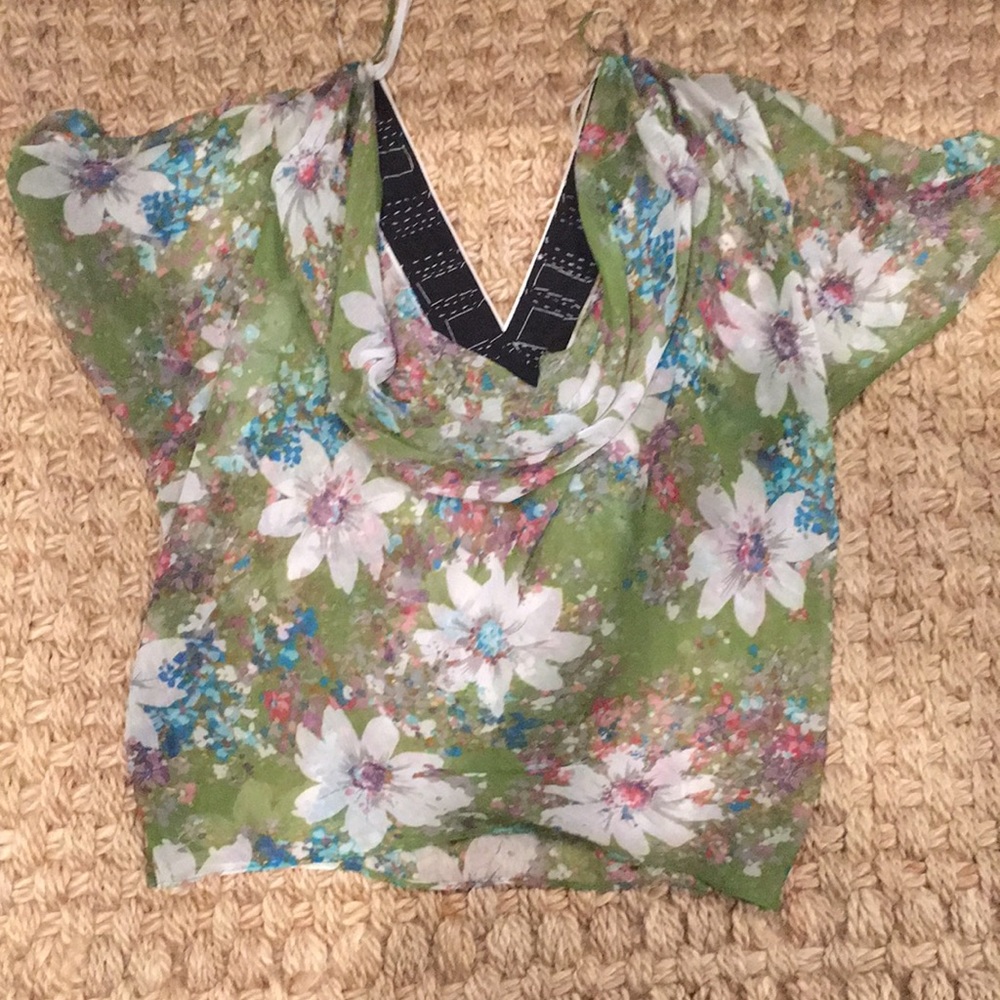 Karlie Top - Picture 2 of 2